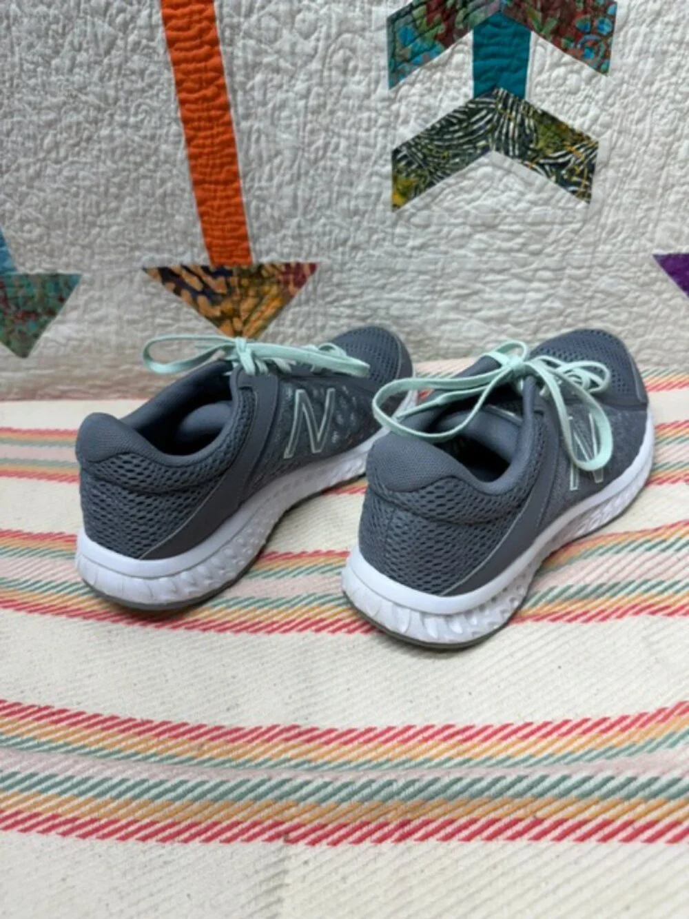 New Balance 420 v4 Woman's Size 7